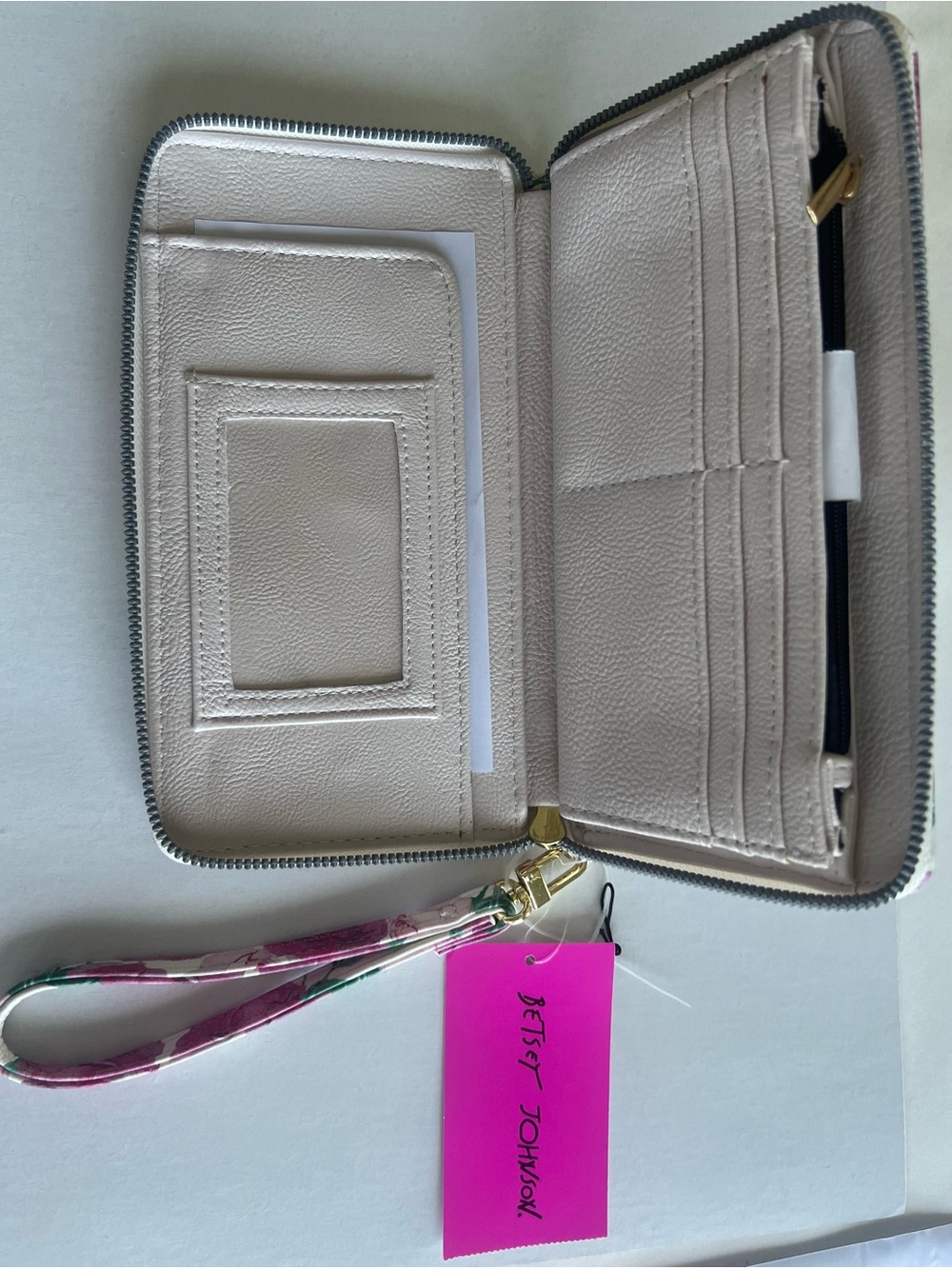 Betsey Johnson Floral Zip Around Wristlet Wallet – NWT – Pink/White Multi - Picture 11 of 11